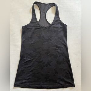 Lululemon camo print black gray tank top size 6